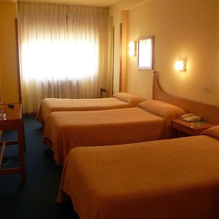 Hotel Pradas Хака Экстерьер фото