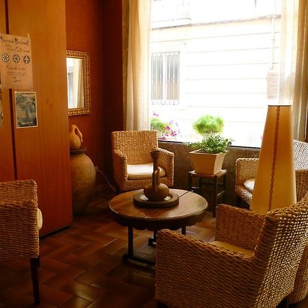 Hotel Pradas Хака Экстерьер фото
