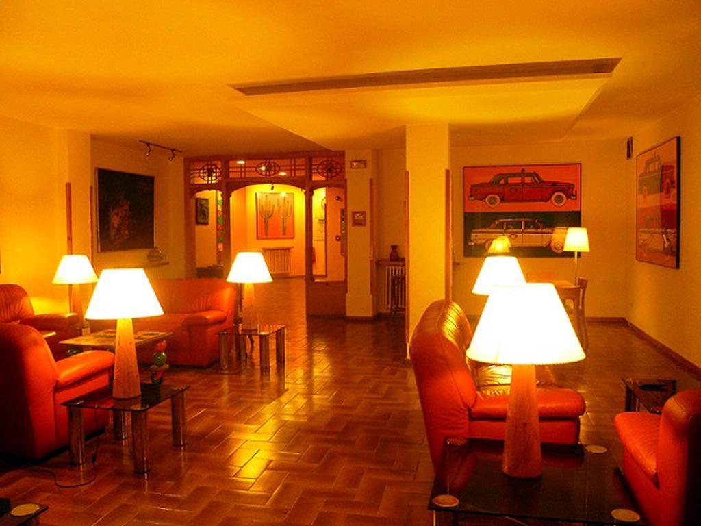 Hotel Pradas Хака Экстерьер фото