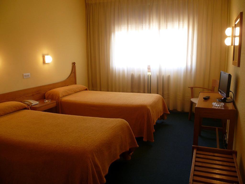 Hotel Pradas Хака Экстерьер фото